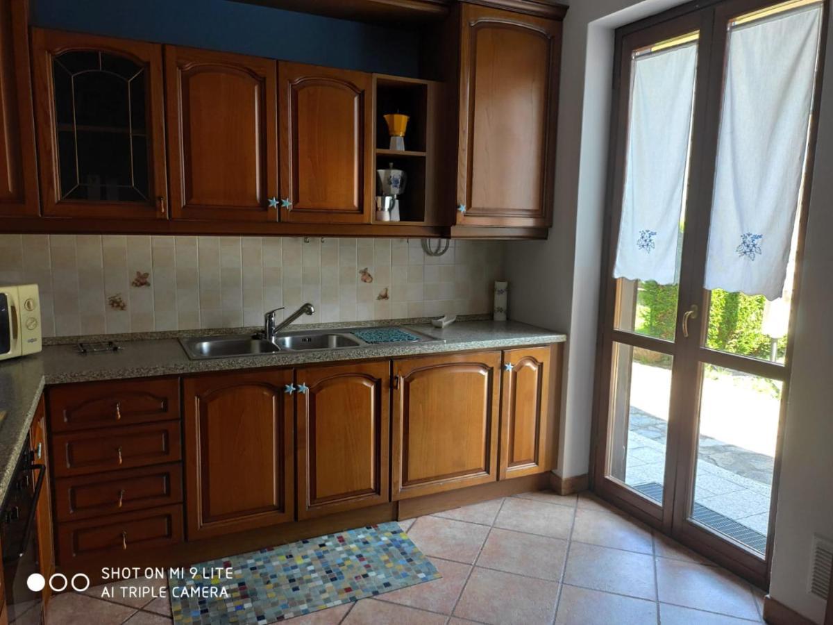 Casa Vacanza Il Glicine Casale Corte Cerro Exterior foto