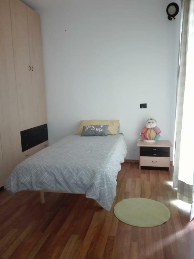 Casa Vacanza Il Glicine Casale Corte Cerro Exterior foto